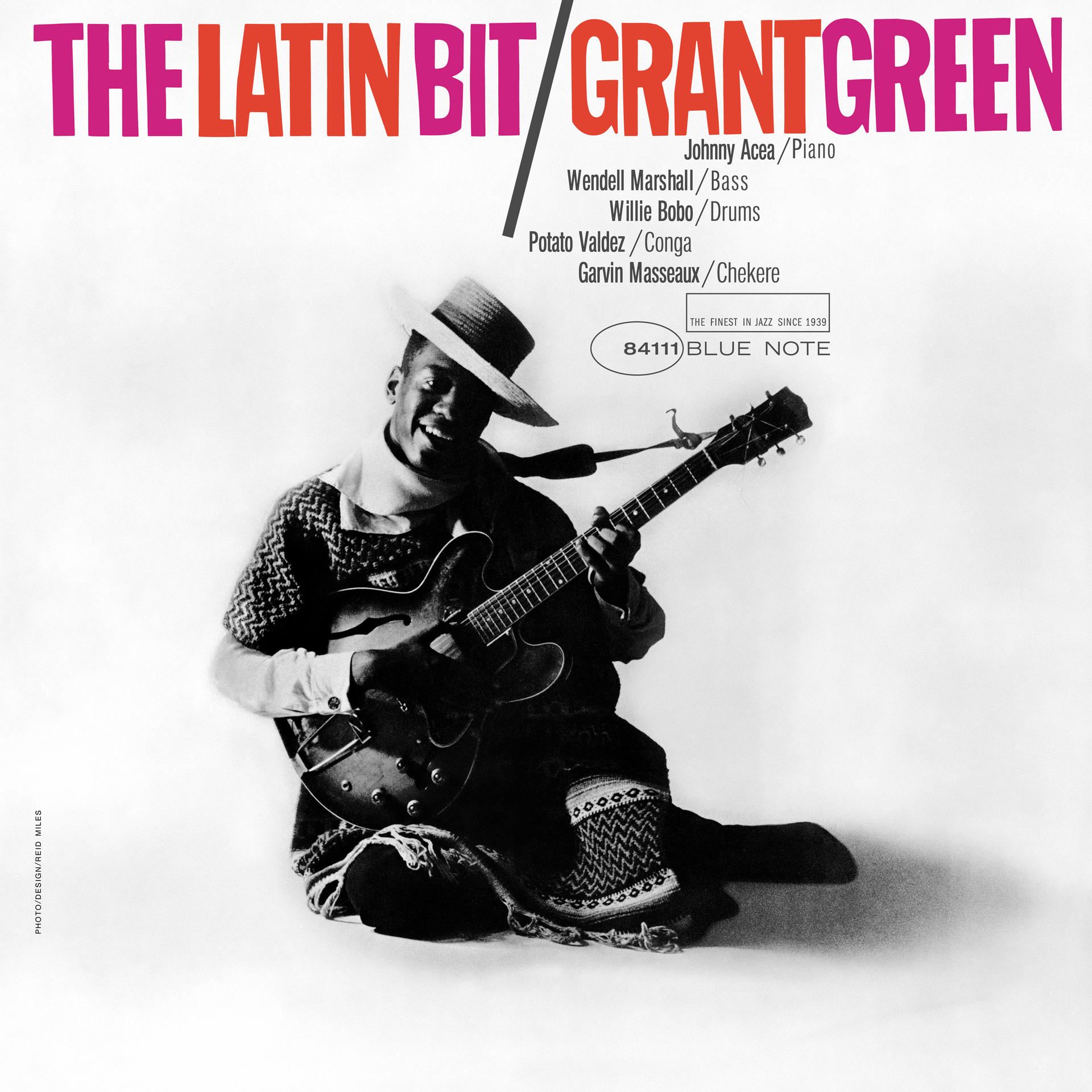 Grant Green The Latin Bit című albumának borítója, egy férfival, gitárral.