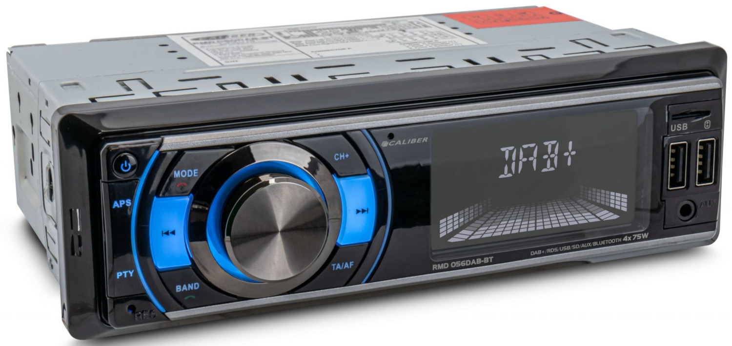 Autoradio avec boutons, un cadran central et un écran affichant 'DAB+'. Il possède des ports USB et AUX.