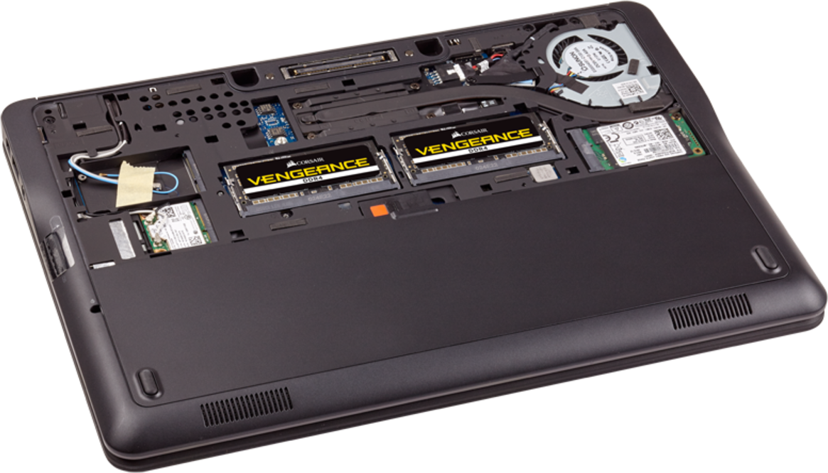 Interno di un laptop, che mostra i componenti, tra cui RAM e archiviazione.