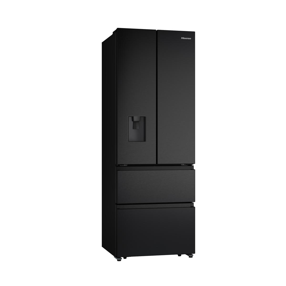 Ein schwarzer Hisense-Kühlschrank mit vier Türen, auf weißem Hintergrund.