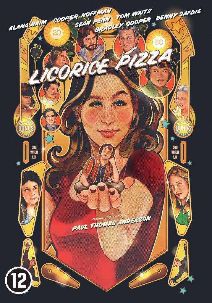 Affiche du film Licorice Pizza. Une femme est au centre, avec un design de flipper.