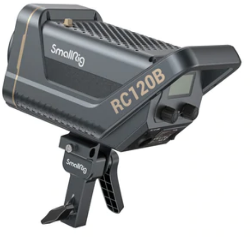 Ein schwarzes und graues SmallRig RC120B LED-Licht auf einem Ständer, mit Bedienelementen und Branding.