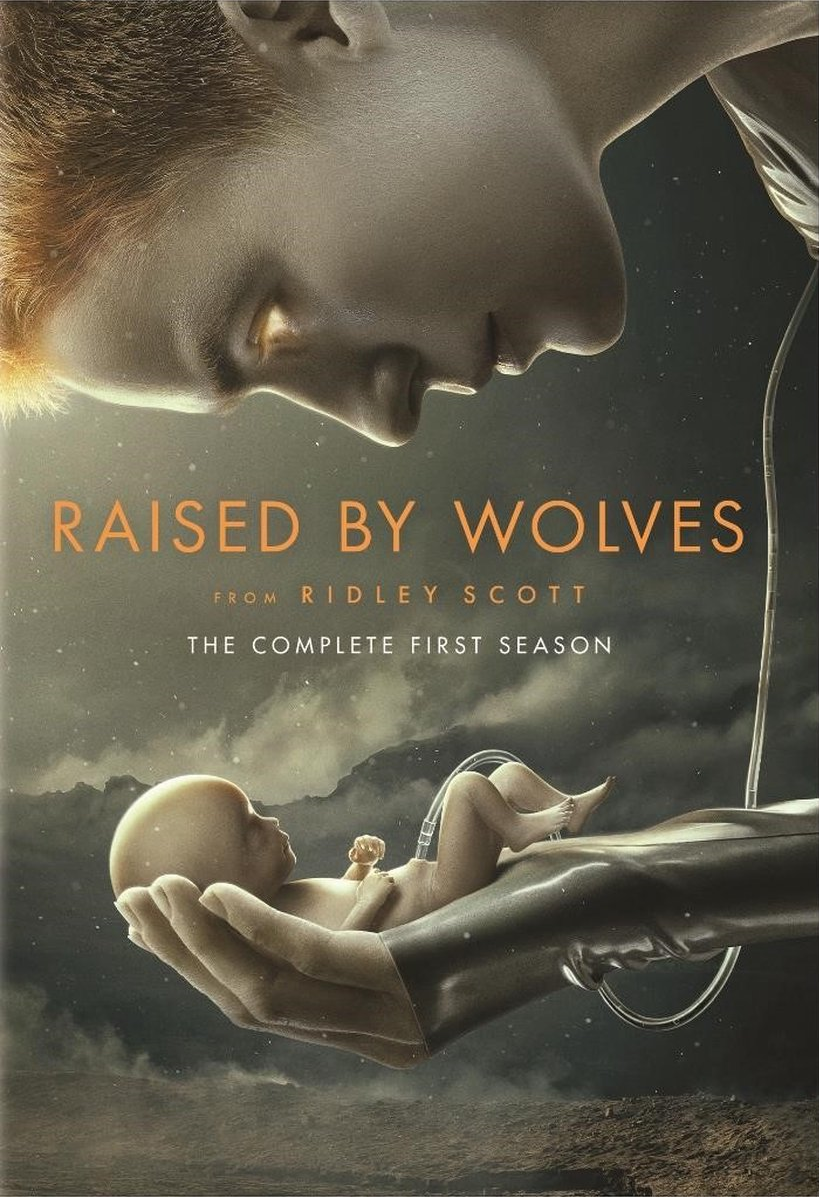 Filmposter 'Raised by Wolves' met een gezicht en een baby in een mechanische hand.