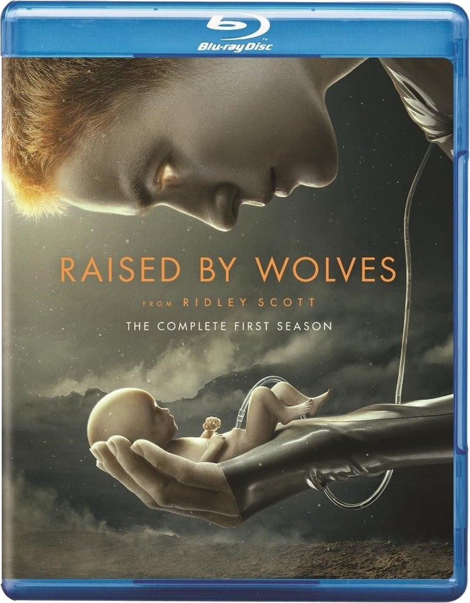 Couverture de film Blu-ray, présente une personne regardant un bébé tenu dans une main. Texte : Raised by Wolves.