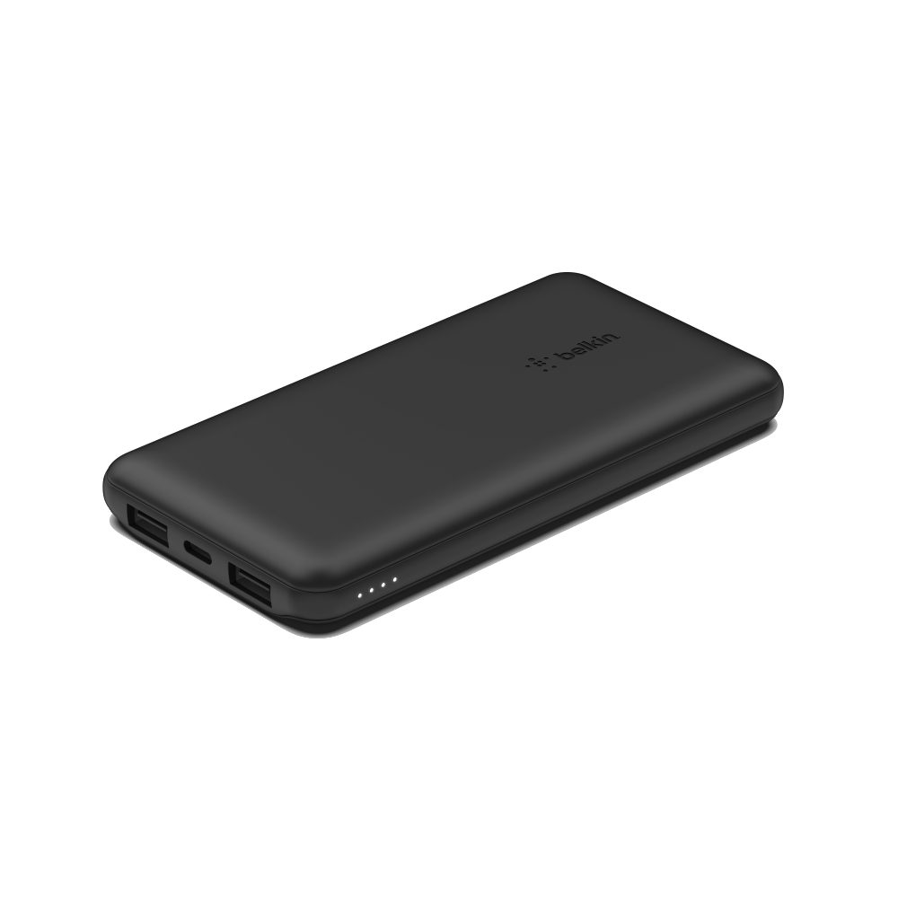 Belkin logolu siyah güç bankası, bağlantı noktalarını ve ışıkları gösteriyor.
