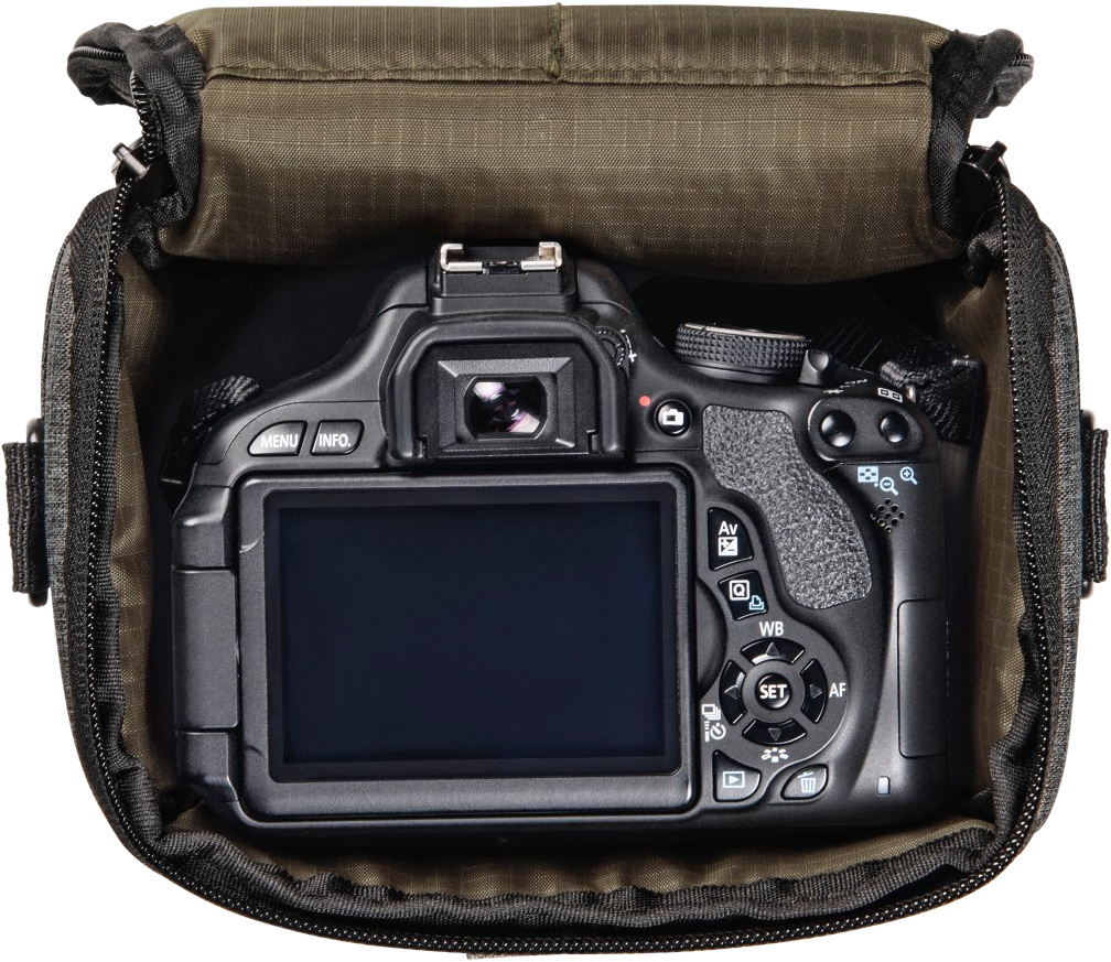 Kamera in einer Tasche. Kamera ist schwarz. Tasche ist offen, zeigt Kamera.