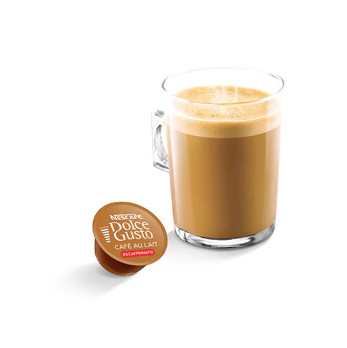 Un verre de café avec mousse, et une capsule Dolce Gusto à côté.