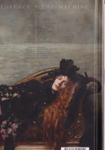 Rückseite einer CD von Florence + The Machine, zeigt eine Frau in Vintage-Umgebung.