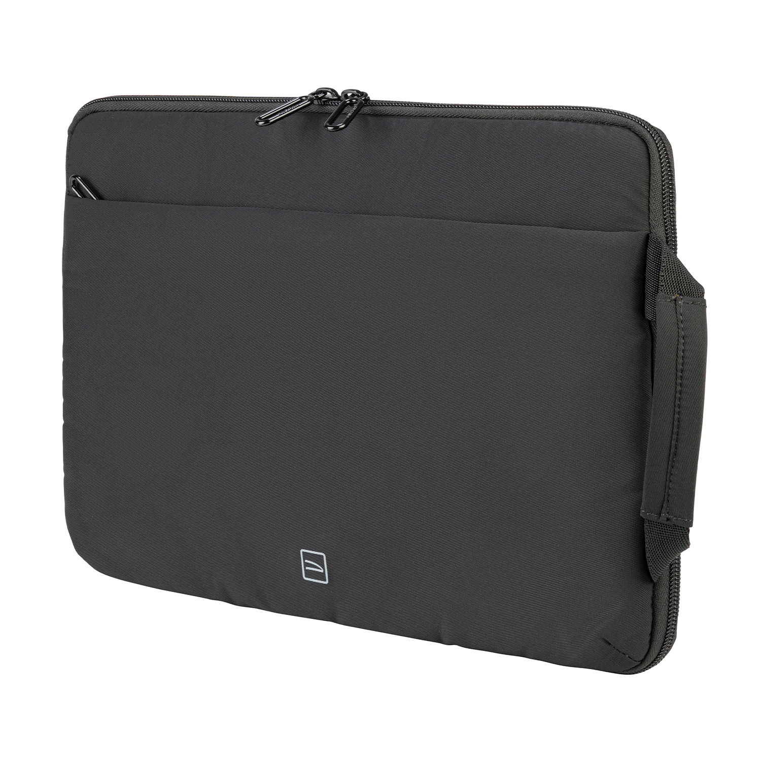 Custodia nera per laptop con tasca e maniglia. Sfondo bianco.