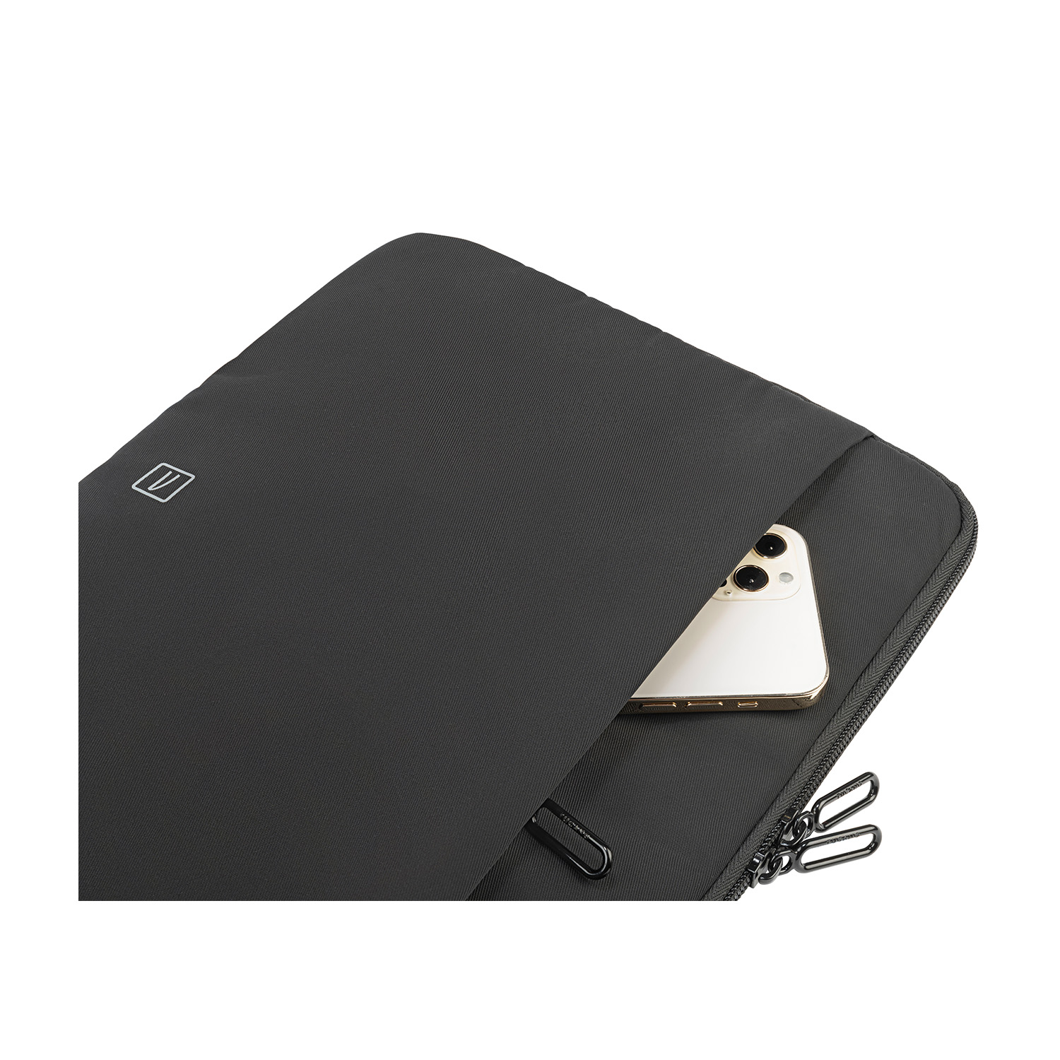 Custodia nera per laptop con telefono parzialmente visibile. Cerniera e logo presenti.