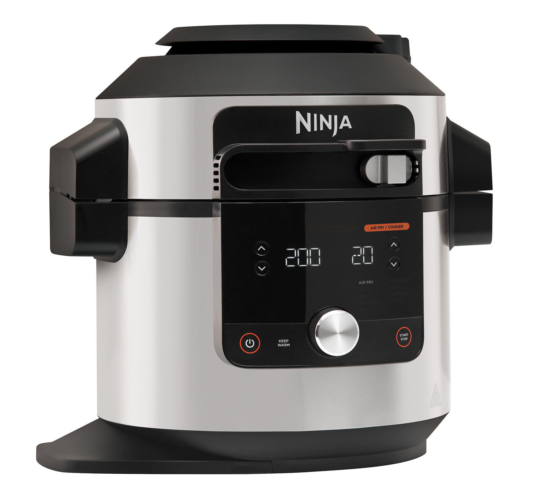 Ein silberner und schwarzer Ninja-Heißluftfritteuse mit digitalem Display, Tasten und dem Ninja-Logo.