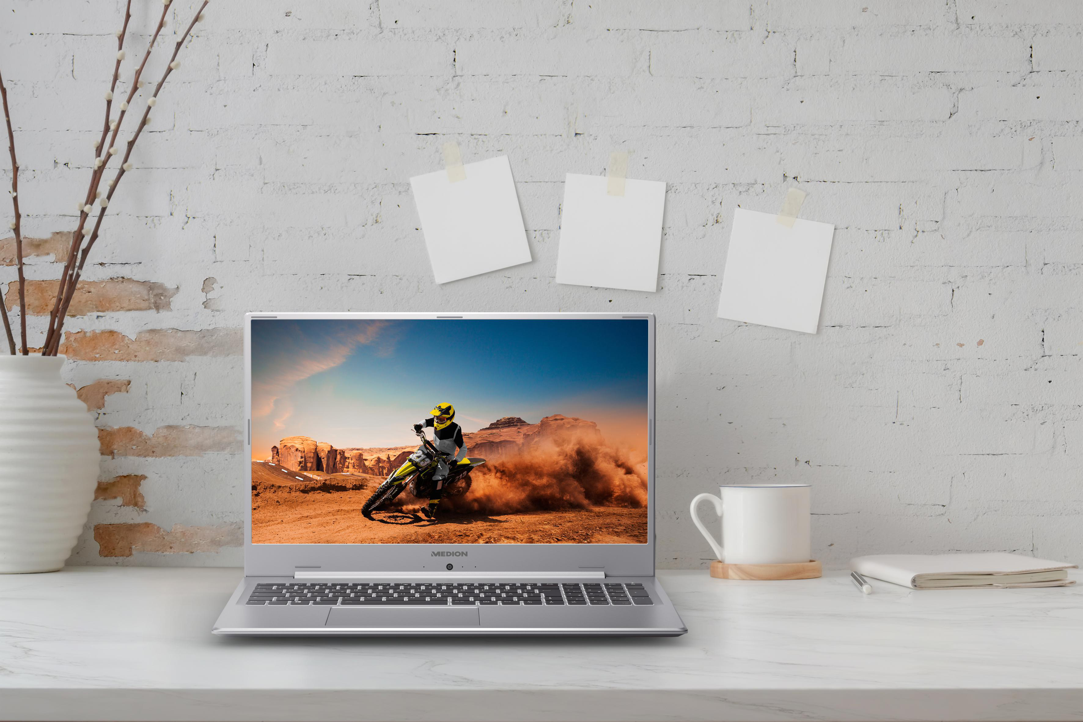 MEDION AKOYA® S17403 (MD62440) - 17,3 Zoll - Intel® Core™ i7 i7-10510U - 8 GB - 1 TB - Intel® UHD Graphics - Windows 11 Home