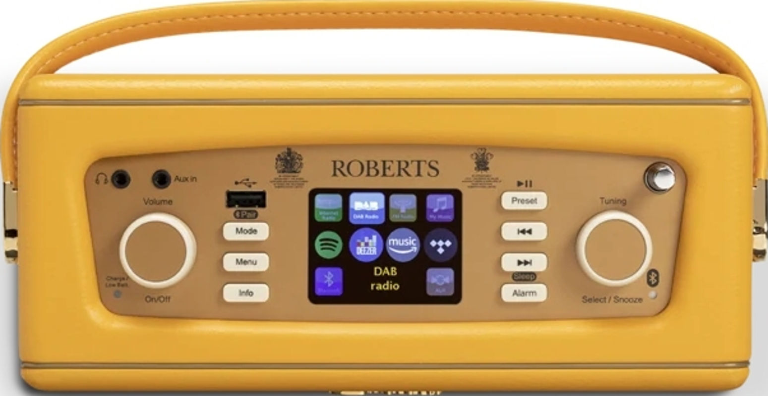 Ein gelbes Roberts DAB-Radio im Retro-Stil.