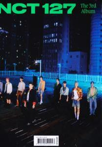 NCT 127 album borítója. 10 fiatalember csoportja áll egy sötét utcán, épületek előtt.