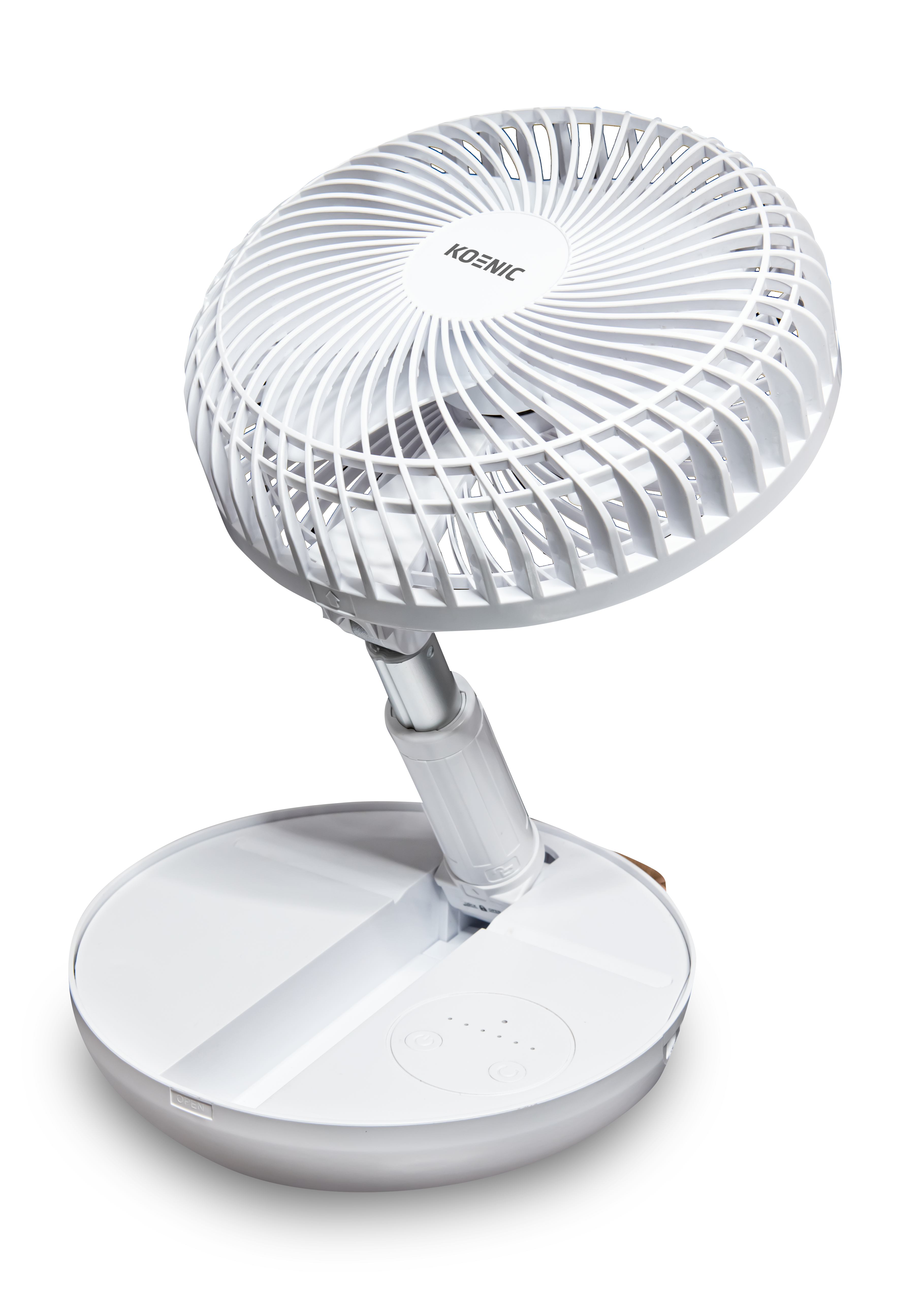 Fehér Koenic ventilátor fehér felületen. Állítható nyak.