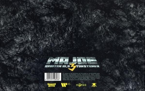 Albumcover mit abstrakten Mustern und Text auf dunklem, strukturiertem Hintergrund.