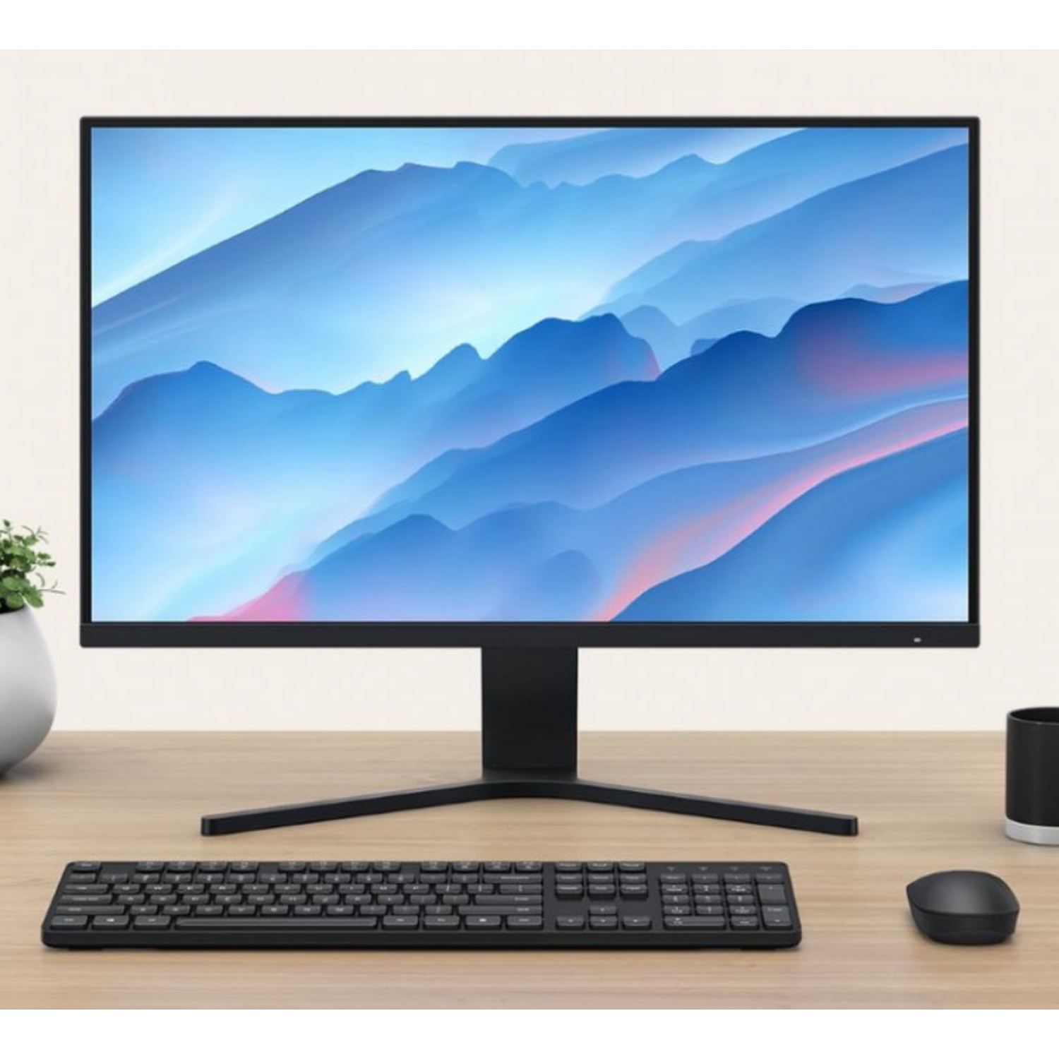 El monitor muestra una escena montañosa azul. Teclado y ratón debajo.