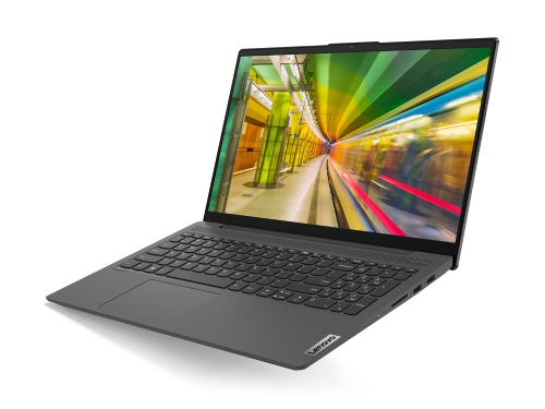 Una computadora portátil gris con una pantalla que muestra una imagen colorida de una estación de tren. El teclado es visible.