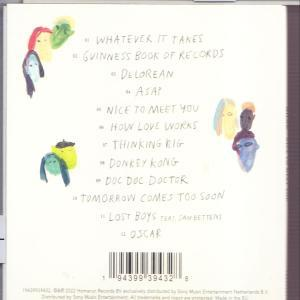 Rückseite einer CD-Hülle mit Songtiteln, Künstler und einer bunten, abstrakten Gesichterillustration.