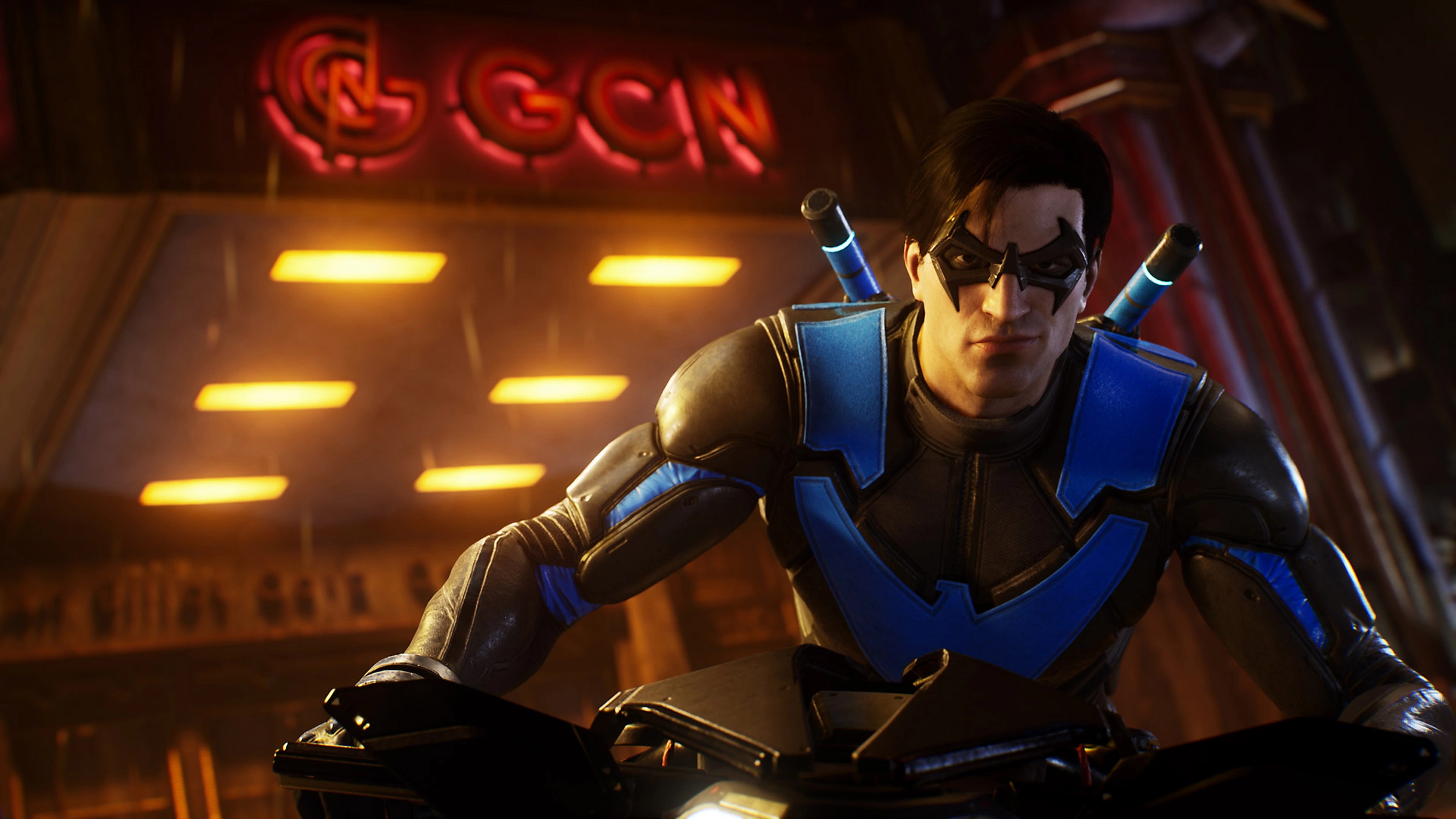 Nightwing, im Kostüm, fährt Motorrad in einer neonbeleuchteten Gotham-Szene. Action-Aufnahme.