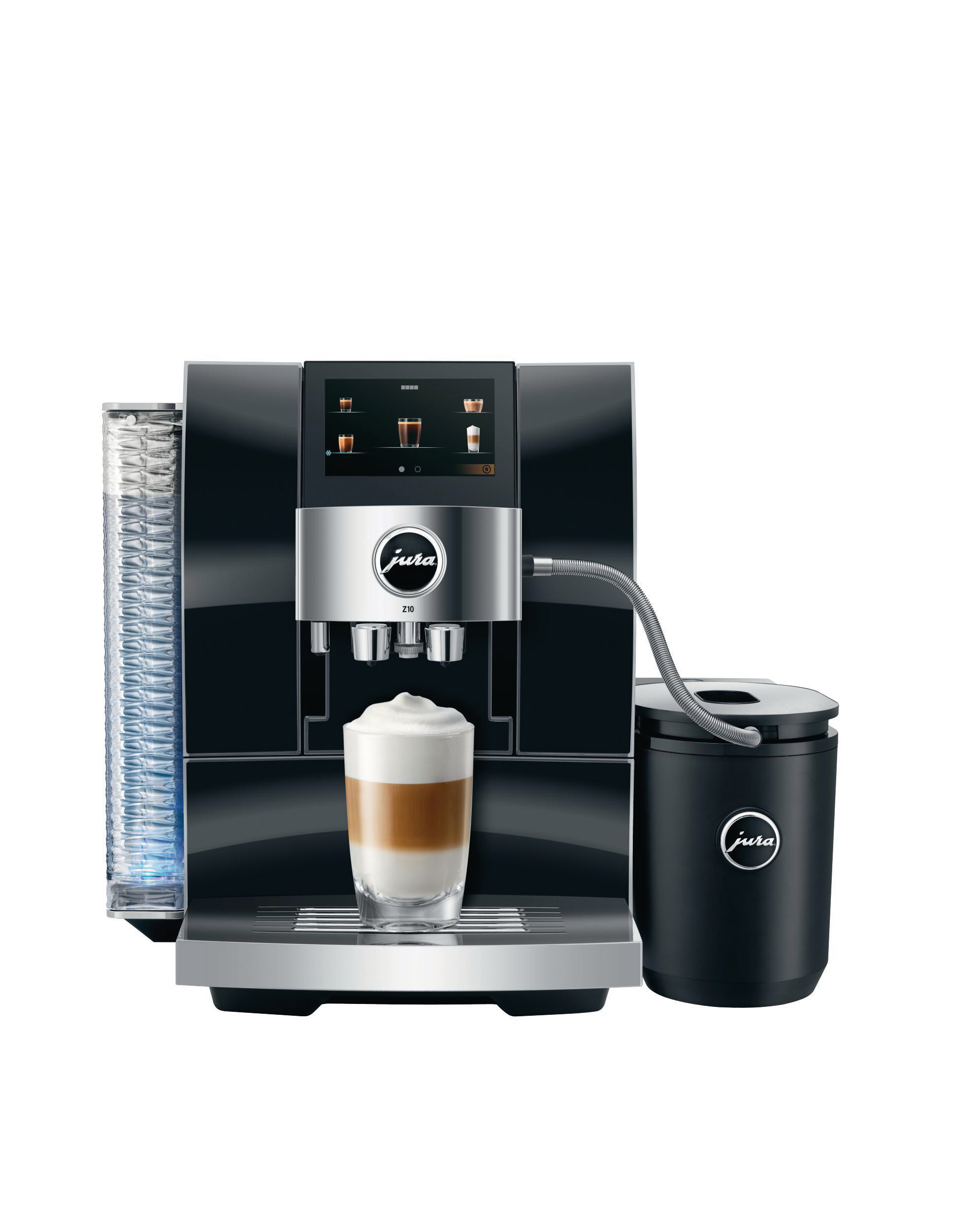 Schwarze und silberne Jura Kaffeemaschine mit einem Glas Latte und einem Milchbehälter.