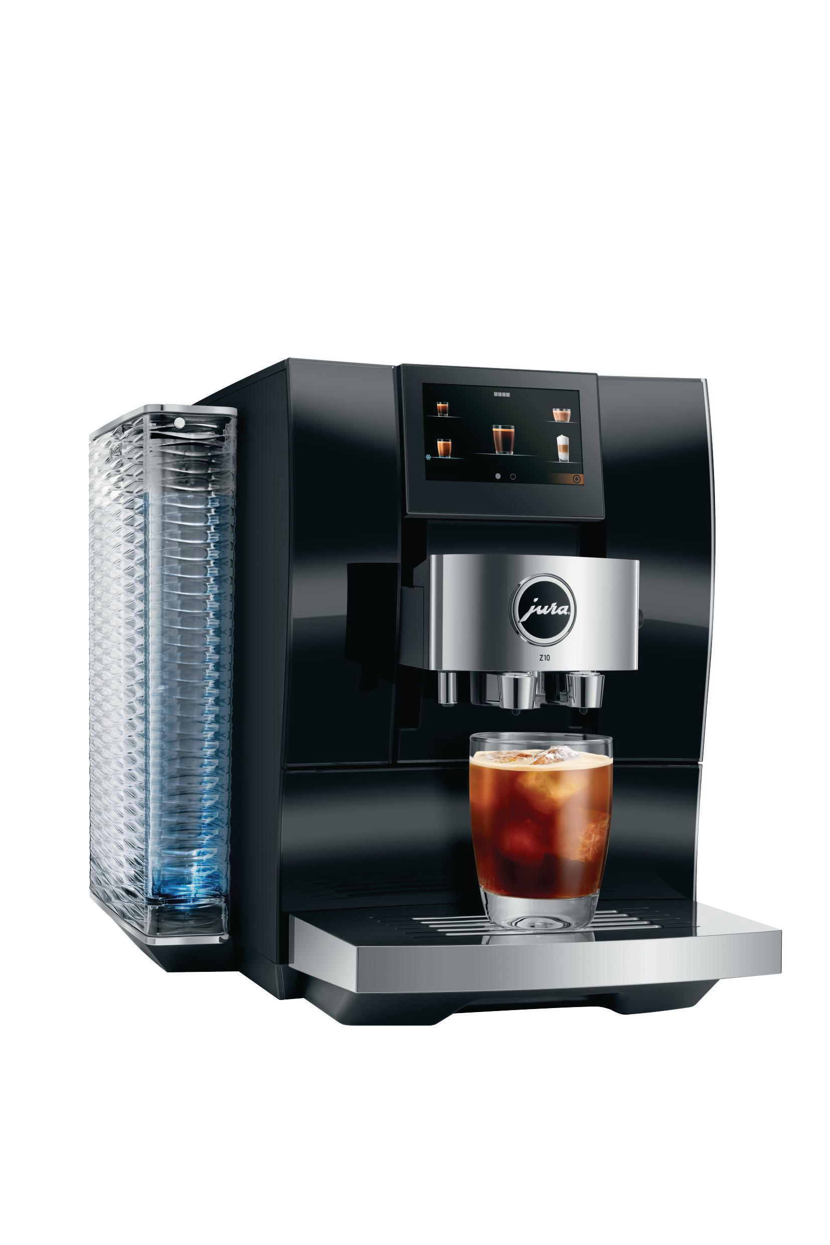 Schwarze Kaffeemaschine mit einem Glas Eiskaffee. Becherhalter und Touchscreen-Display.