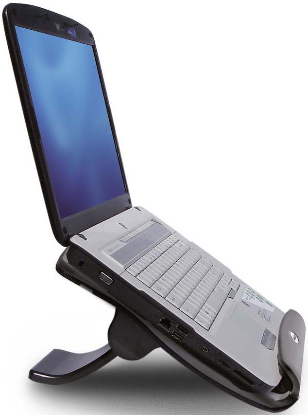 Ordinateur portable sur un support noir, montrant l'écran incliné vers le haut.