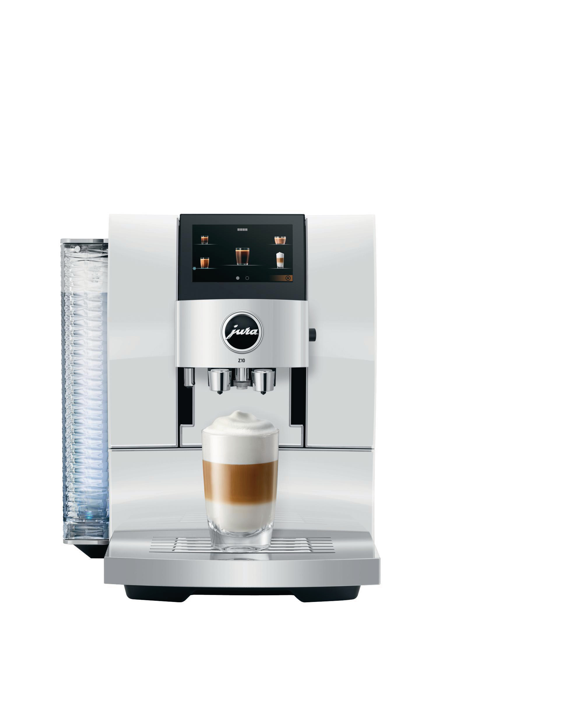 Weisse und silberne Jura Z10 Kaffeemaschine mit einem Glas Latte Macchiato.