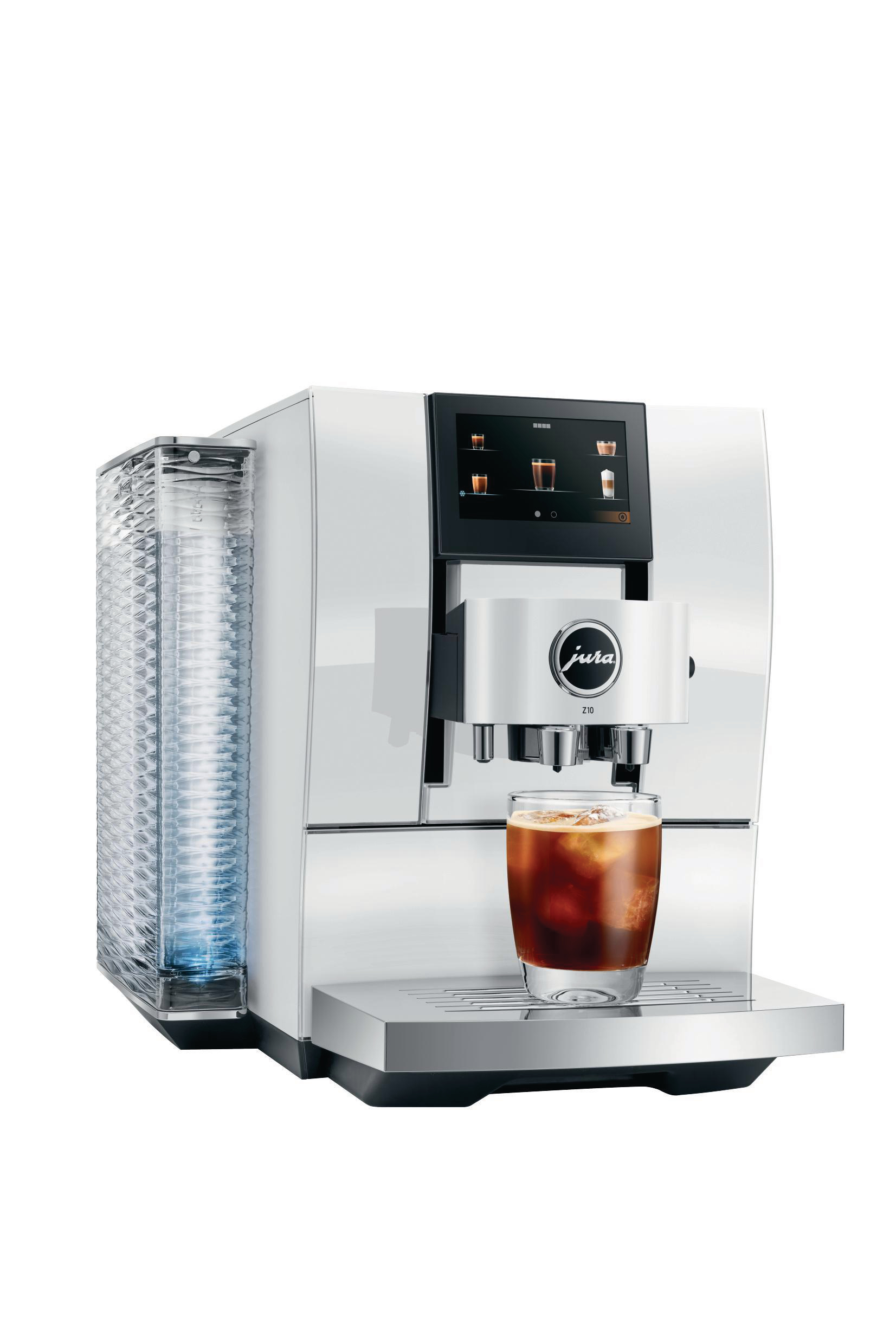 Eine weiße Jura Kaffeemaschine mit einem Glas Eiskaffee.