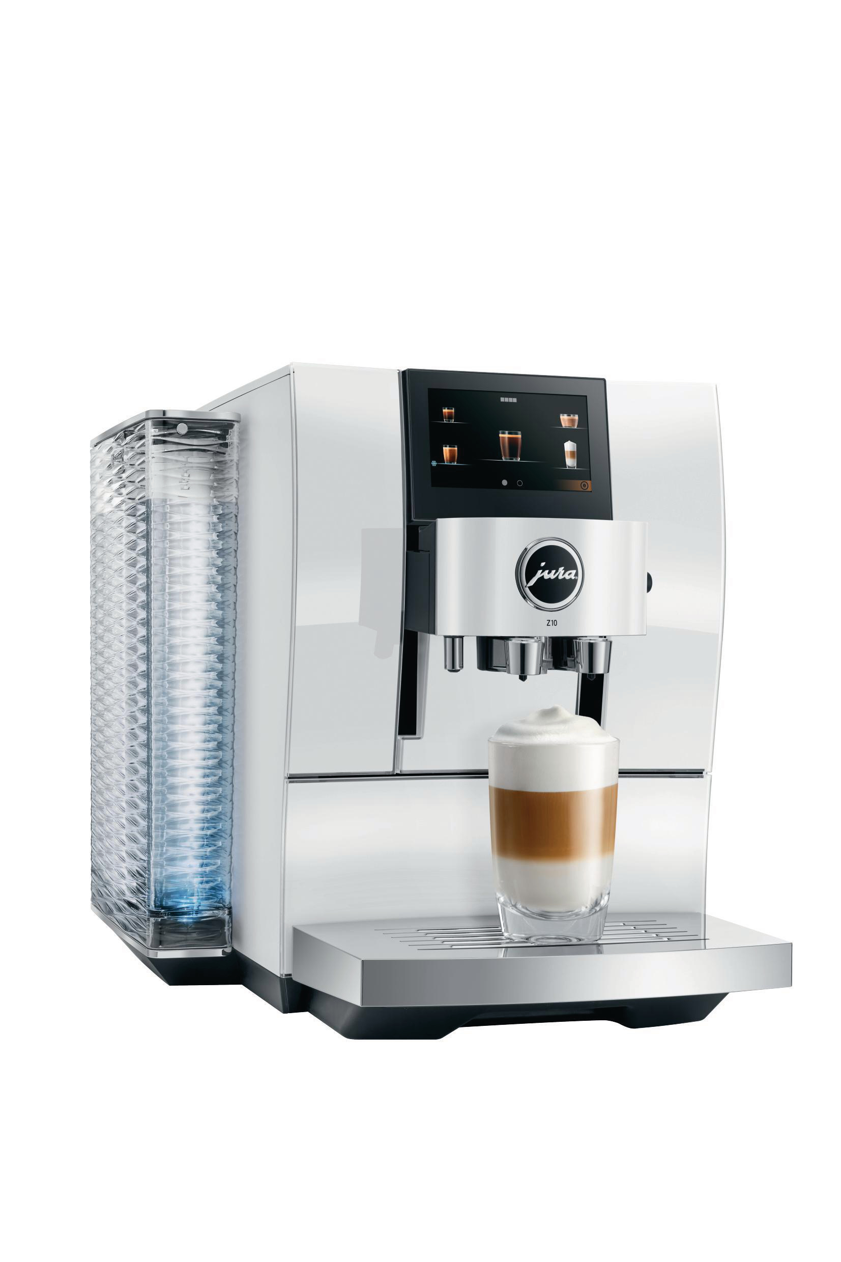 Eine weiße und silberne Kaffeemaschine mit einem Latte in einem Glas. Anzeigebildschirm und Tassenhalter sichtbar.