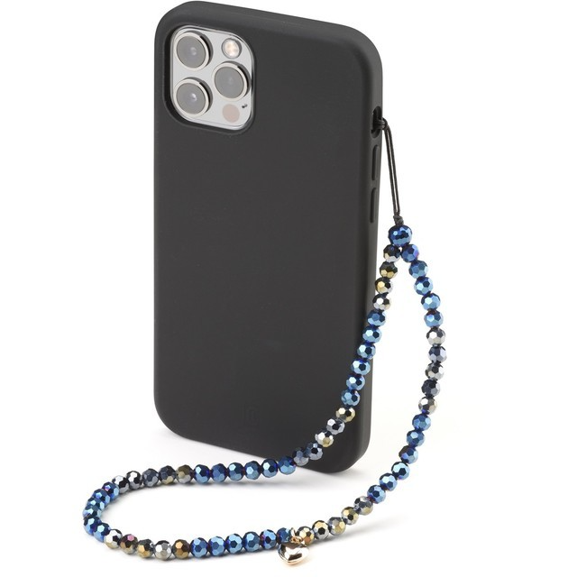 Zwarte telefoon met hoesje en blauwe kralenriem.