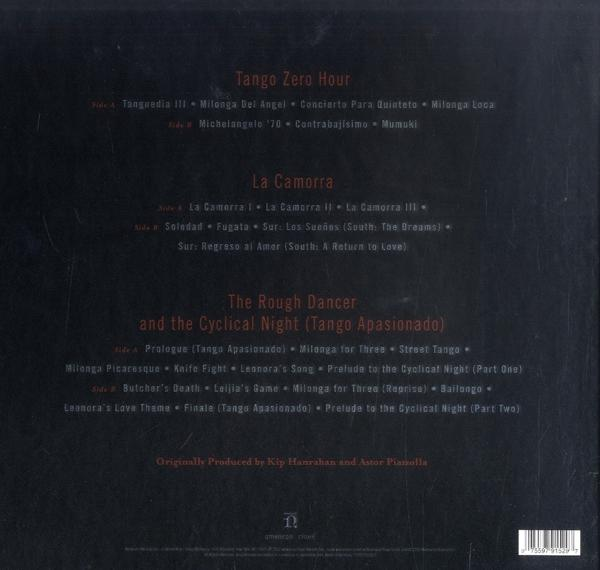 Album borító a számlista részleteivel. Fekete háttér fehér szöveggel.