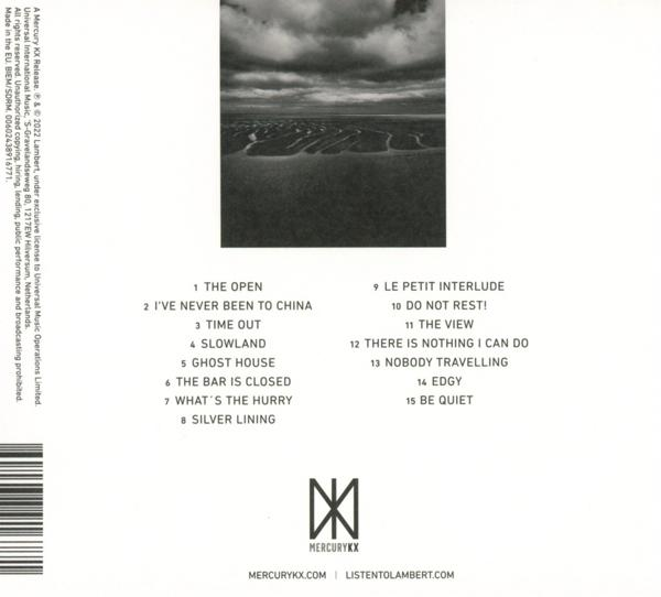 Rückseite eines CD-Covers mit Titelliste und Küstenlandschaft. Logo und Text unten.