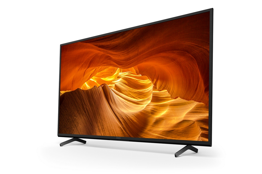 Un televisor negro sobre un fondo blanco, que muestra una vista del cañón.