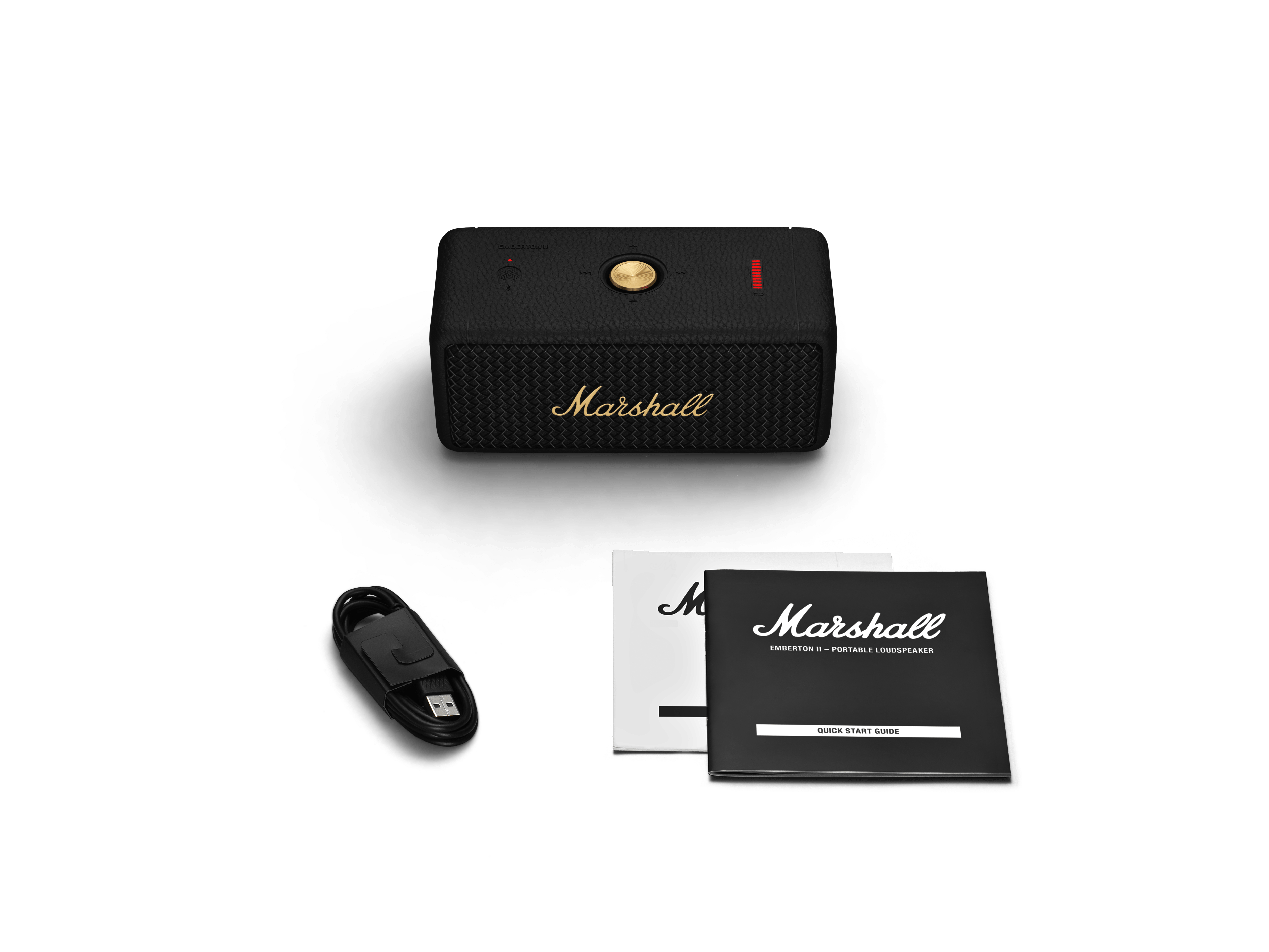 Schwarzer Marshall-Lautsprecher, Kabel und Bedienungsanleitungen.