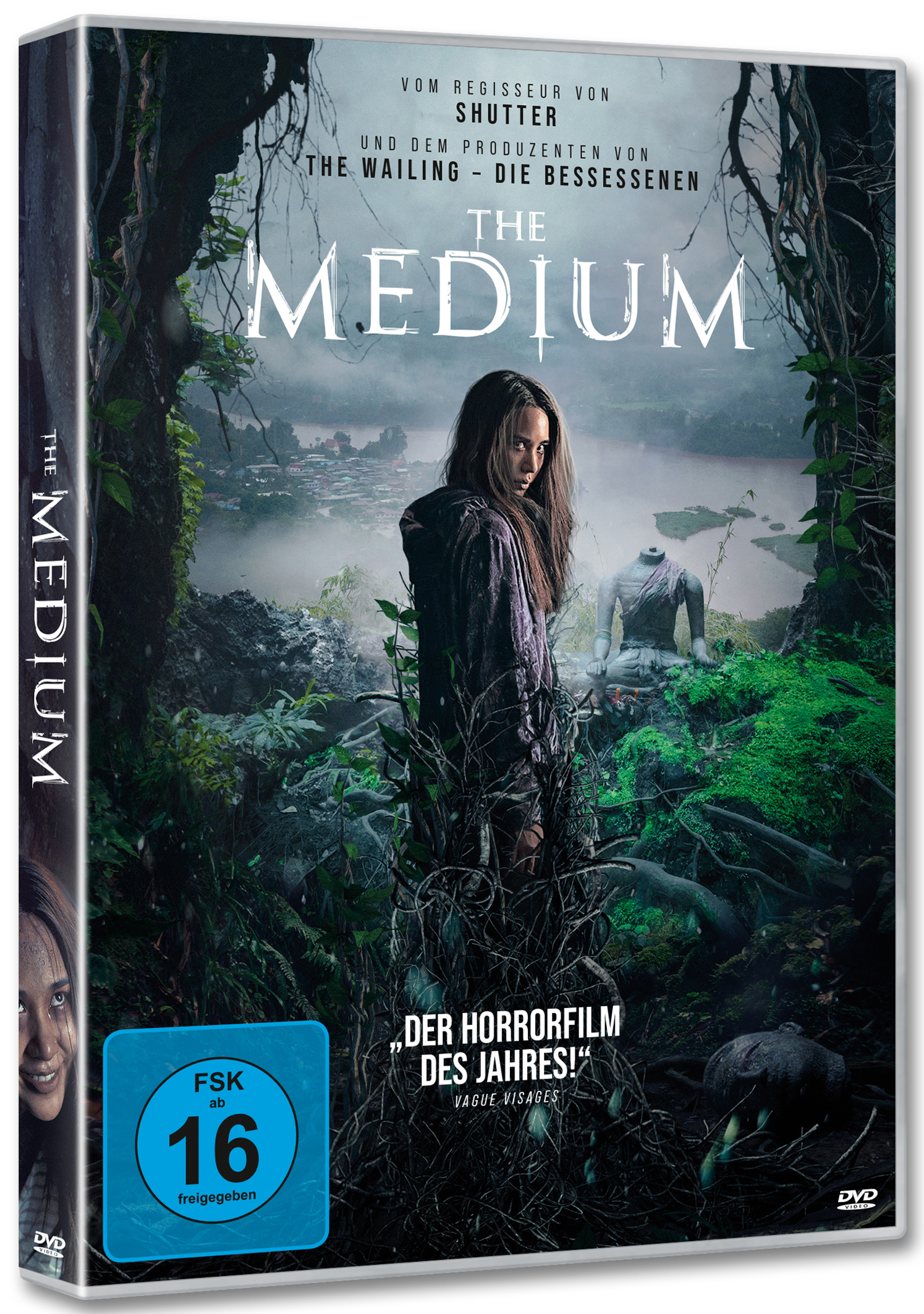 DVD-Cover für The Medium. Eine Frau im Wald, mit verschwommener Gestalt und Filmtitel.