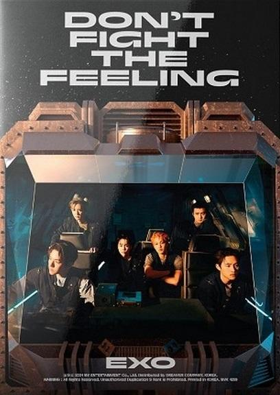 Album borítója, a zenekar tagjaival egy űrhajóban. Cím: Don't Fight The Feeling.