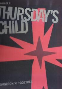 Album borító egy piros kereszttel és a 'THURSDAY'S CHILD' és a 'TOMORROW X TOGETHER' szöveggel.
