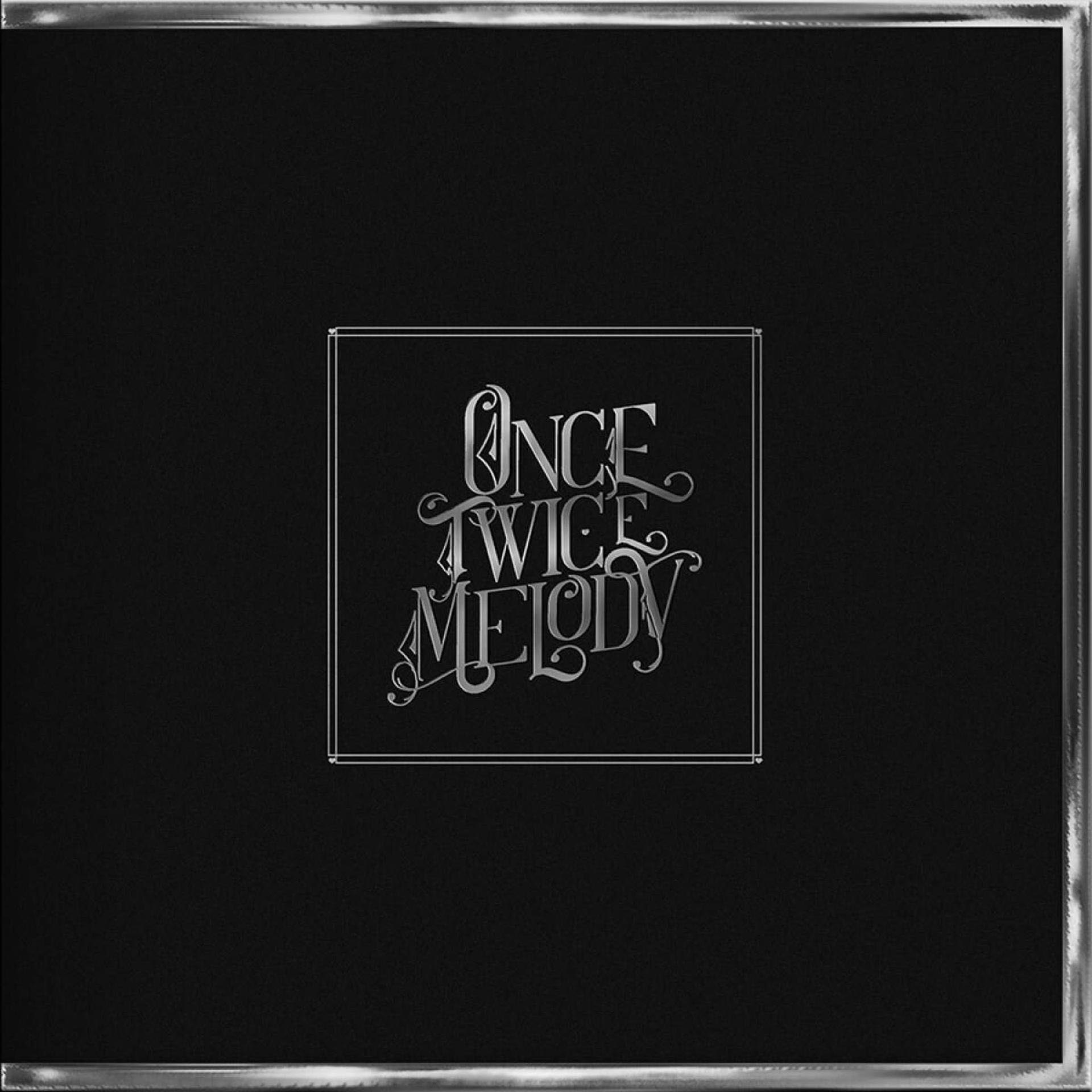 Albumcover: Schwarz mit silbernem Text 'Once Twice Melody' in quadratischem Rahmen.