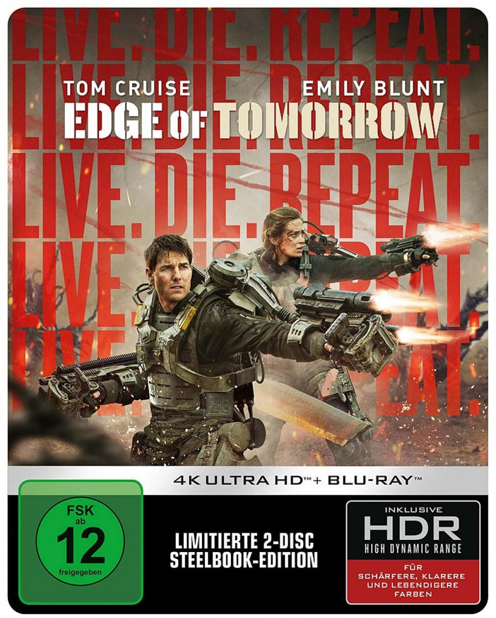 Tom Cruise und Emily Blunt in Kampfanzügen, die Waffen abfeuern. "Edge of Tomorrow" Blu-ray Cover.