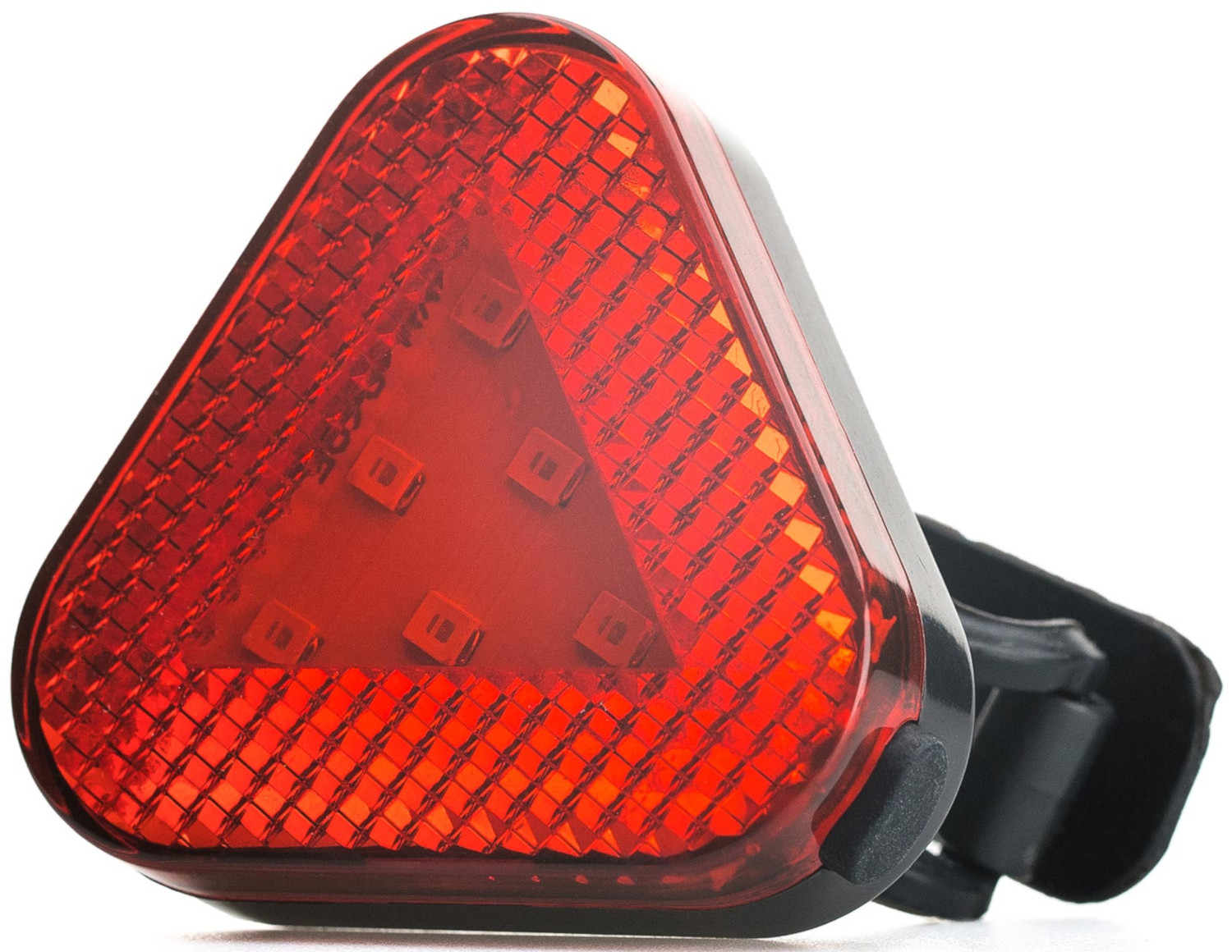 Een rode, driehoekige fietsreflector met een zwarte riem. De reflector heeft een raster en LED's.