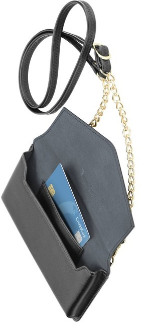 Sac à main noir avec une carte de crédit à l'intérieur de la poche intérieure.