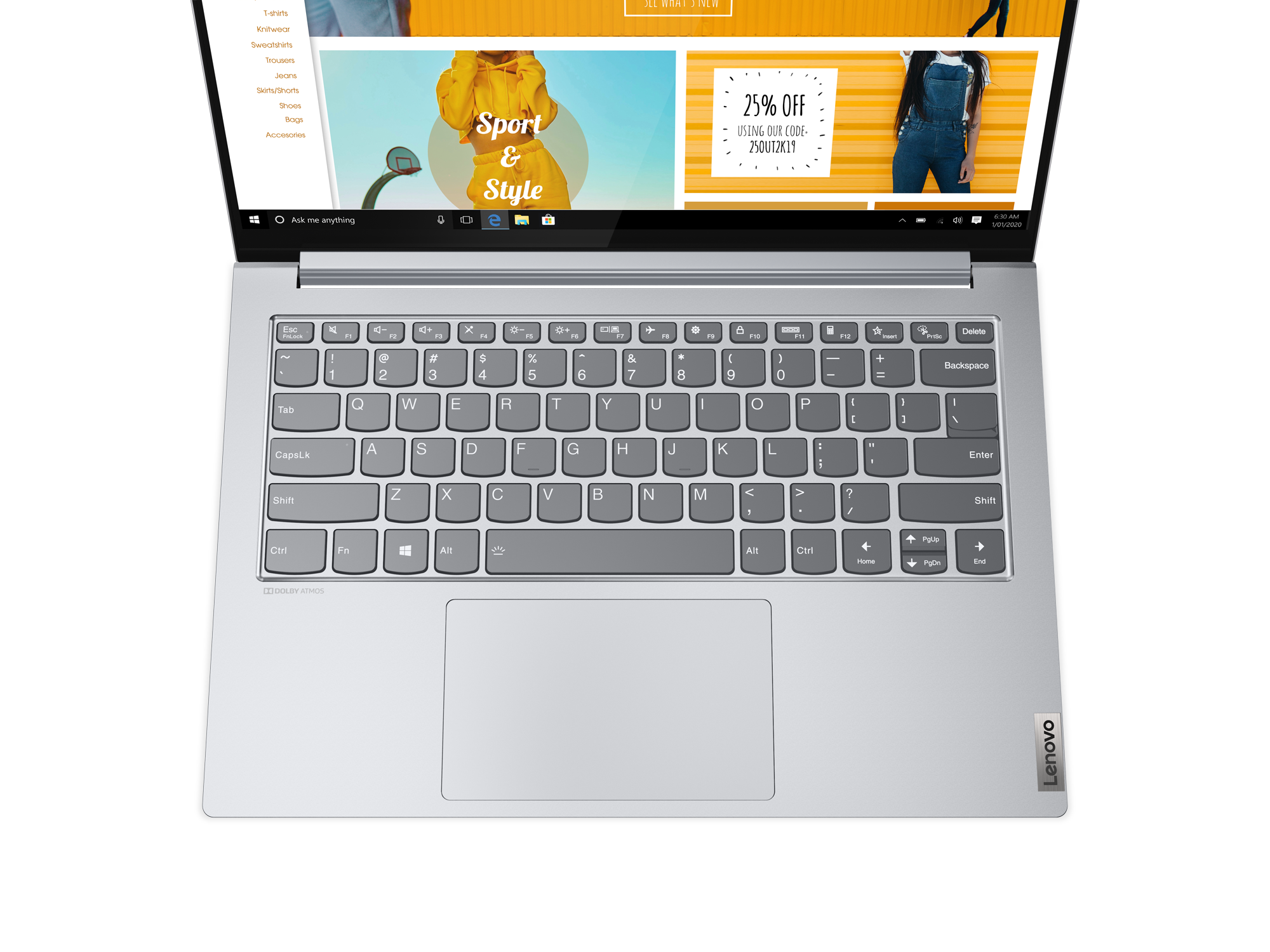 Lenovo Laptop offen, Tastatur sichtbar, Bildschirm zeigt Website mit Kleidung.