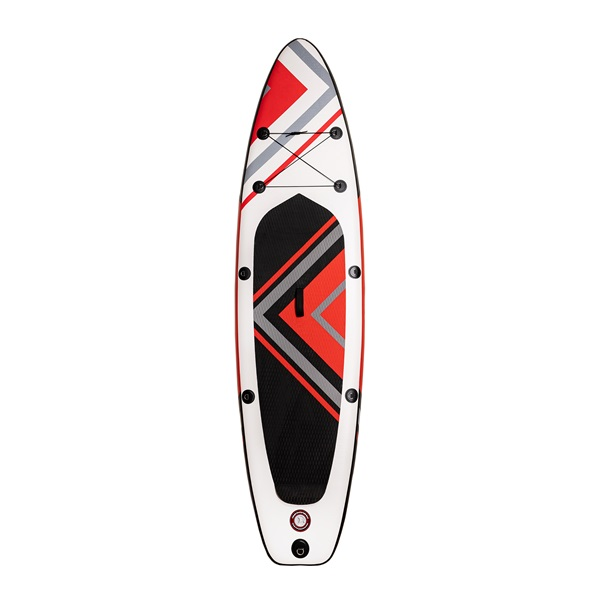 Egy fehér és piros stand-up paddleboard fekete és szürke díszítéssel, fehér háttér előtt.