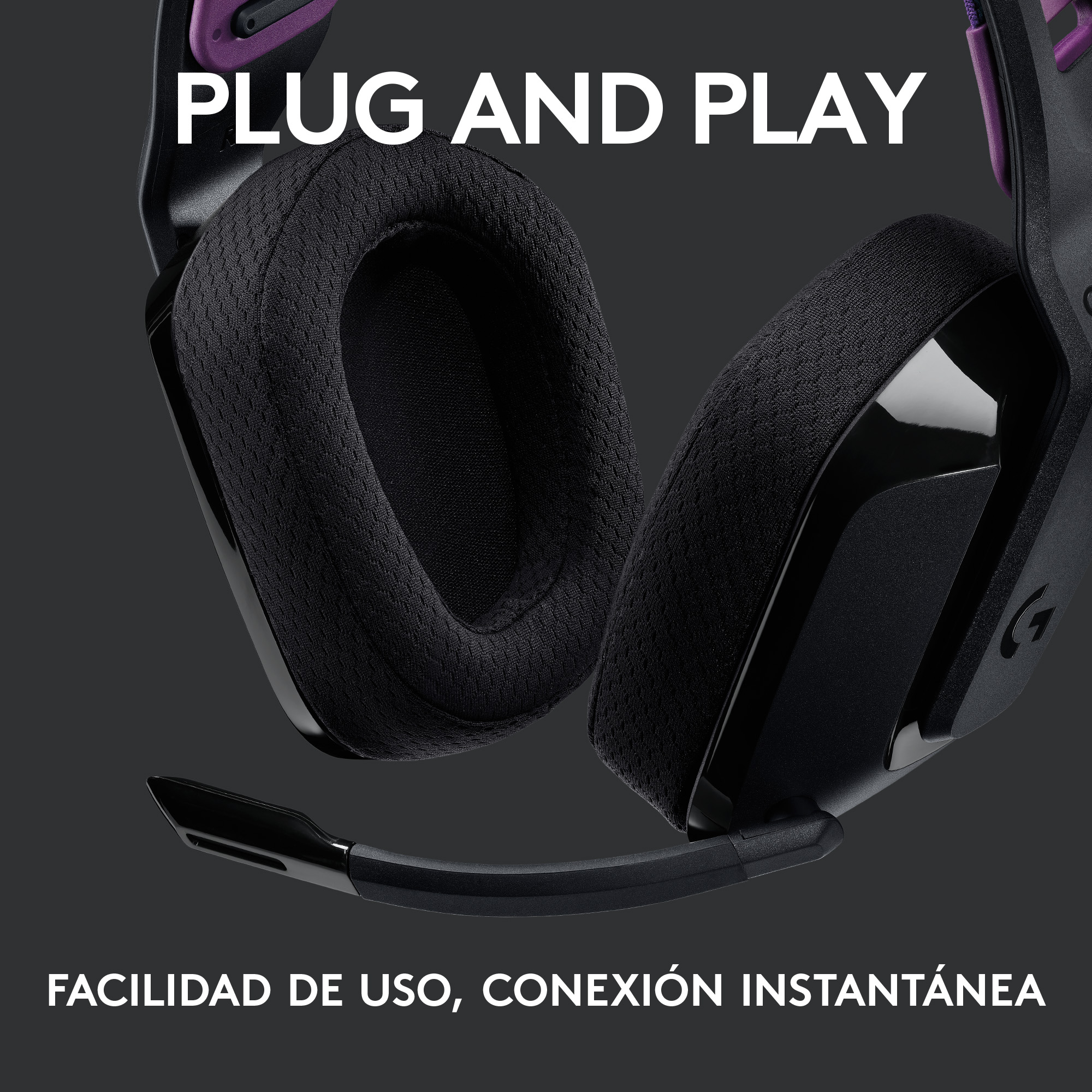 Auriculares gaming negros con micrófono. Acentos morados. Texto: Plug and Play.