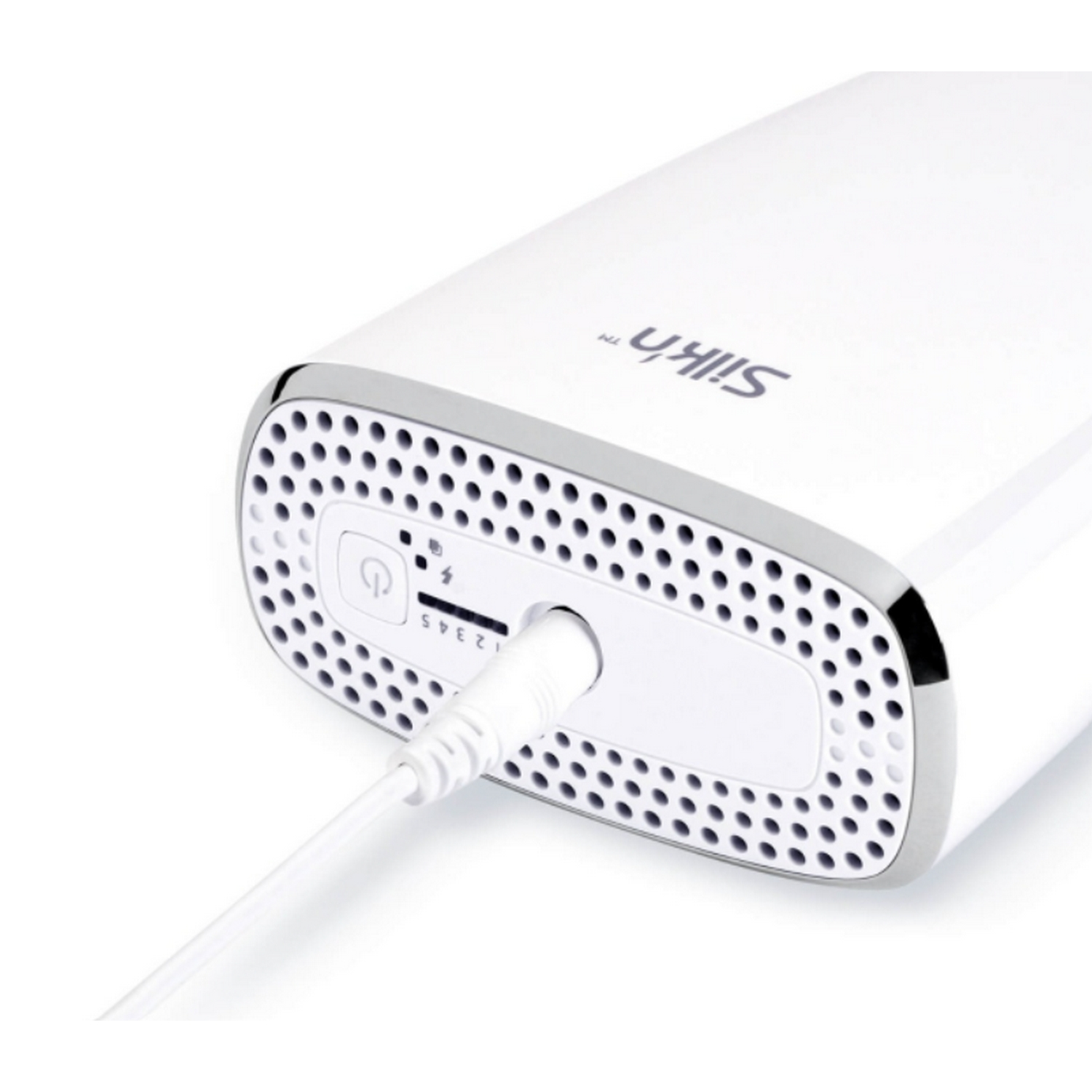 Dispositivo blanco con botón de encendido, puerto de carga y cable blanco conectado.