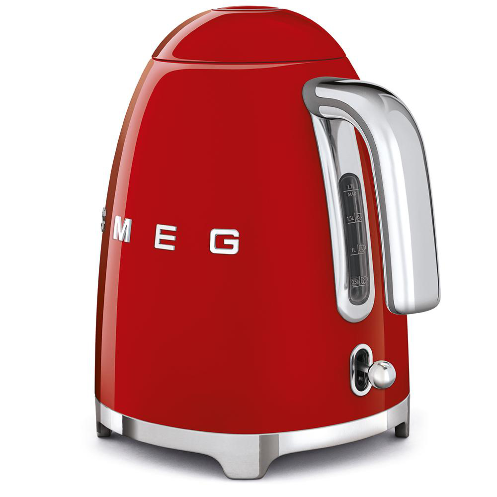 Roter Smeg-Wasserkocher mit silbernen Akzenten. Zeigt Wasserstandsanzeige und Ein/Aus-Schalter. Glänzende Oberfläche.