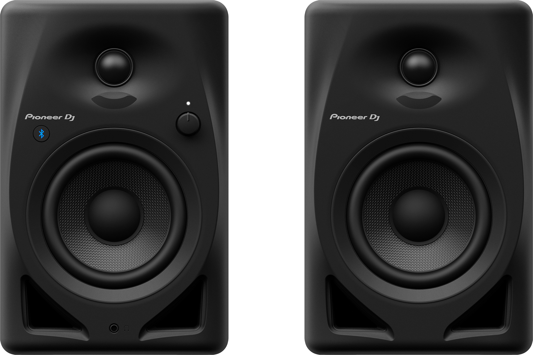 Zwei schwarze Pioneer DJ-Lautsprecher auf schwarzem Hintergrund, Nahaufnahme.