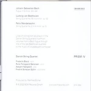 Ein weißes Papier mit Text über Musikkomponisten und ihre Kompositionen.