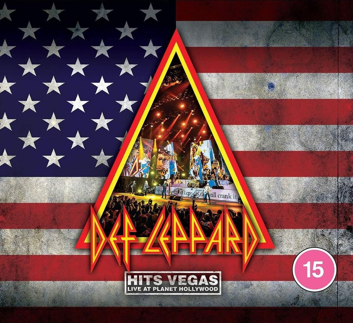 Pochette de l'album 'HITS VEGAS' de Def Leppard devant un drapeau américain. La pochette a un triangle rouge et jaune.
